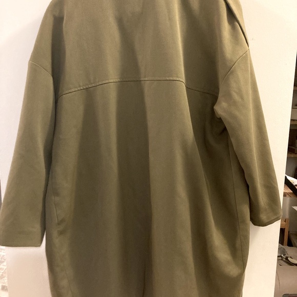 Korean made flowy trench - Picture 2 of 2